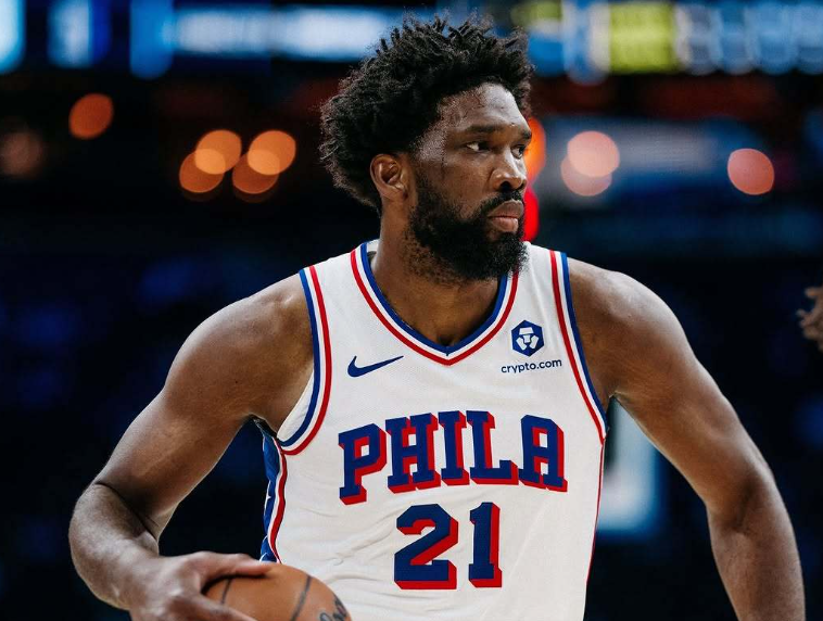 NBA直播-恩比德复出7失误，探花郎15+8马克西爆砍33分，76人客场复仇猛龙