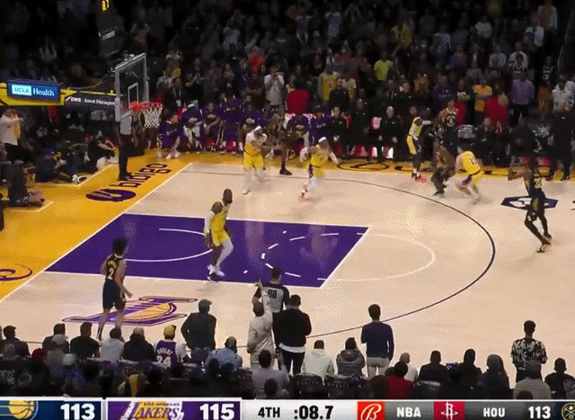 1669705761268010177.gif 1.gif