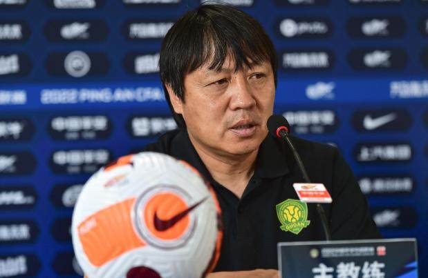 欧洲杯直播-谢峰：天气和场地非常不利 定位球机会把握得不错